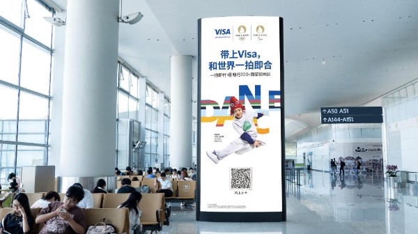 广州白云国际机场T2国际出发图腾灯箱