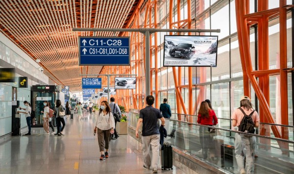 北京首都机场T3C国内出发通廊步道刷屏机