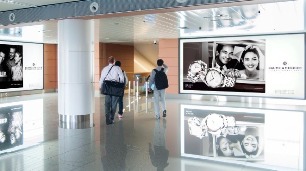 沈阳桃仙国际机场T3国际到达夹层灯箱套装