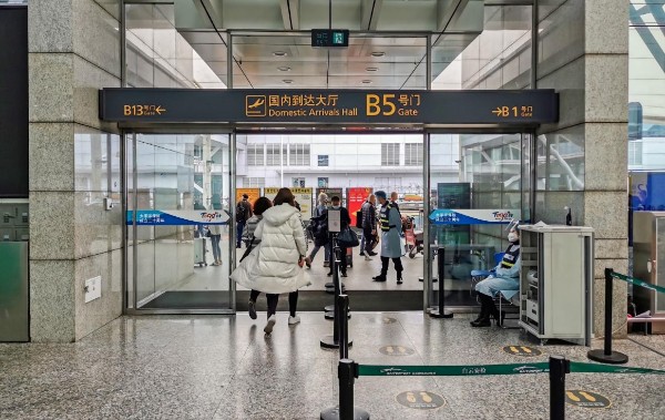 广州白云国际机场T1玻璃防撞条贴膜