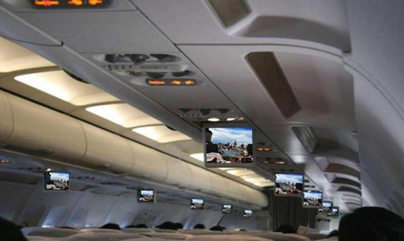 国际航空飞机客舱内电视广告