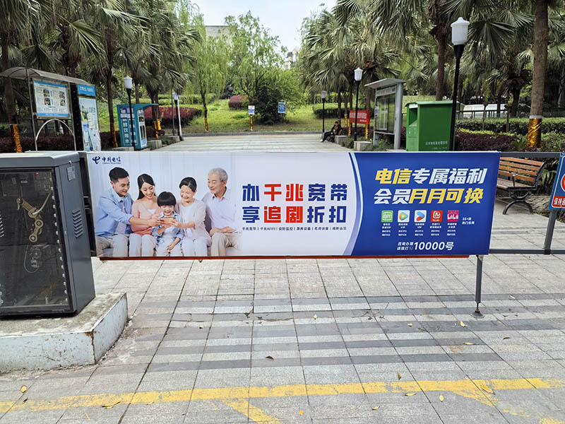高立大厦小区出入口道闸广告