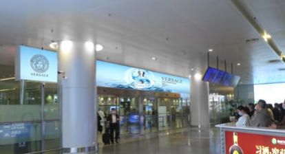 黄花国际机场T2国内到达行李厅上方LED