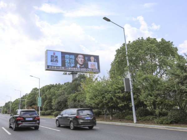 南京禄国际机场口户外LED