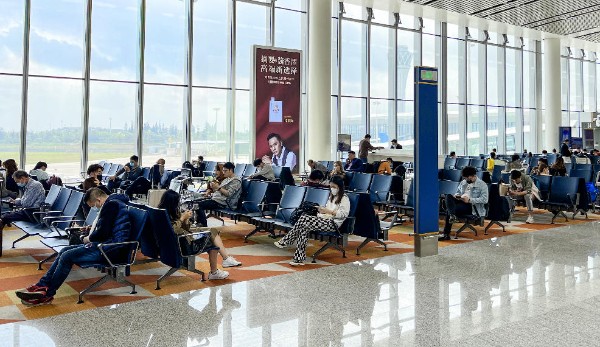 海口美兰机场T2三层出发厅图腾灯箱