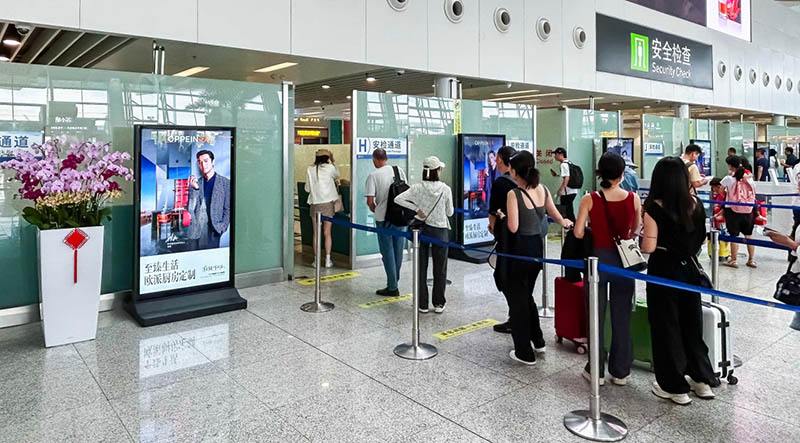 厦门高崎国际机场二层安检区刷屏机