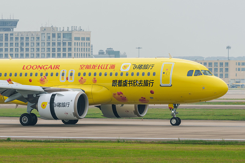 Loong Air aircraft fuselage painting