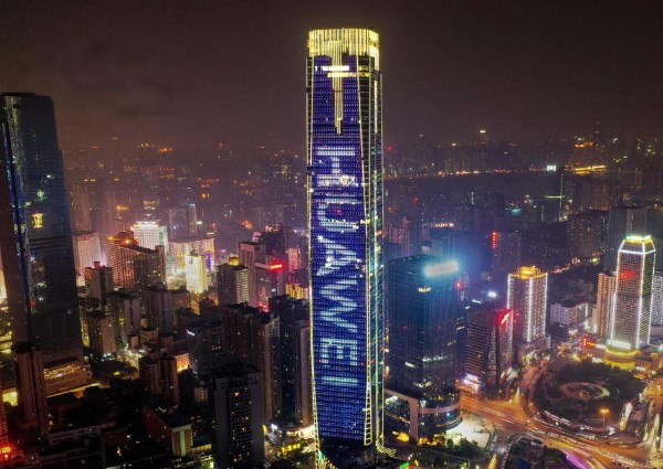 长沙世茂环球金融中心巨幕LED灯光秀