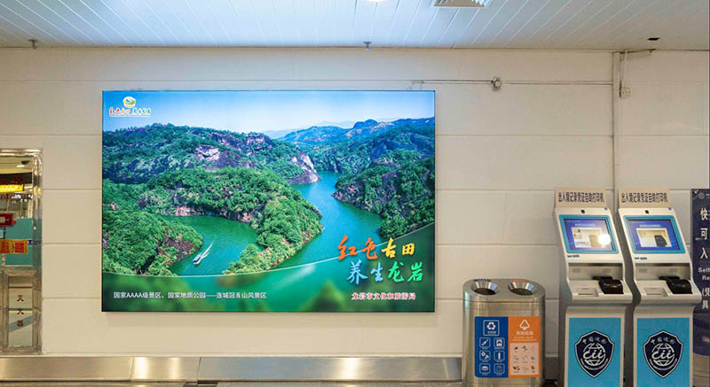 厦门高崎国际机场国际到大厅出口灯箱