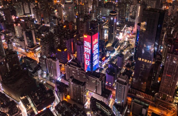 深圳大门面汇金天琅大厦灯光秀