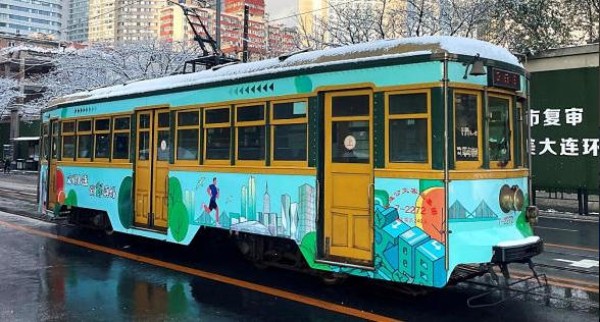 大连公交S+级复古电车车身