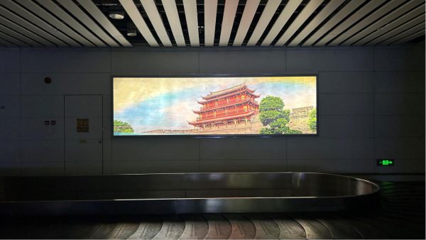 揭阳潮汕国际机场国际到达行李提取区右侧灯箱