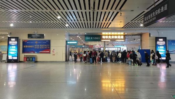 长沙南站一层到达厅LED