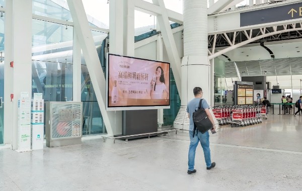 广州白云国际机场T1国内出发电视刷屏机