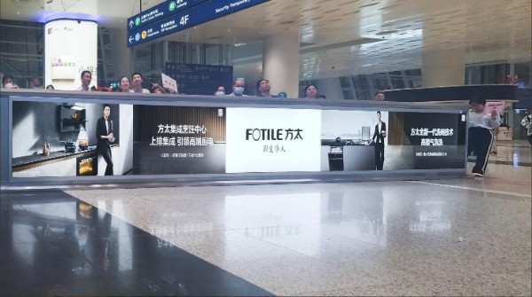 武汉天河机场T3国内到达大厅AB出口灯箱